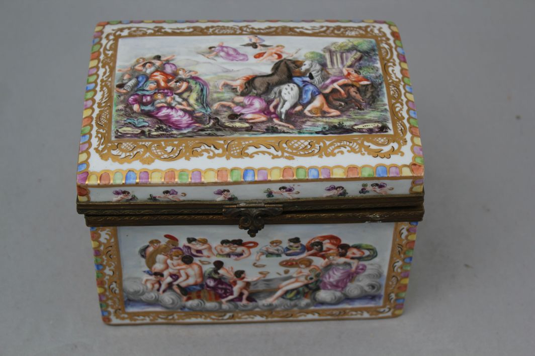 A Richard Ginori Capo di Monte style casket and cover, typical relief moulded and enamelled with - Image 2 of 7