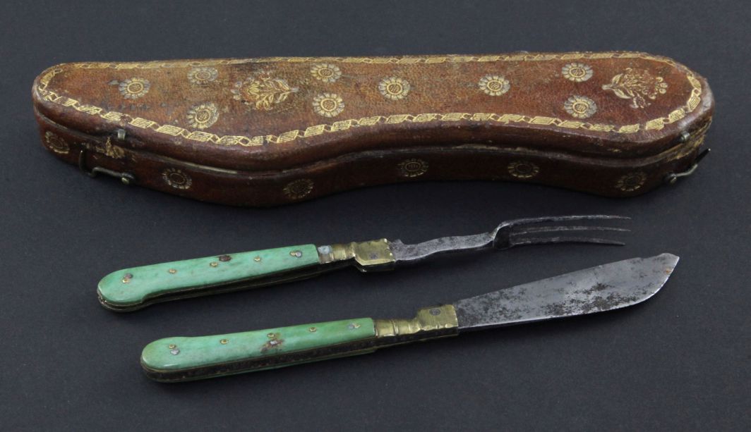 A late 17th / early 18th century folding travelling knife and fork, each with green stained ivory