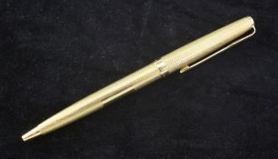 An 18ct gold Parker Presidential ballpoint pen, with engine turned decoration, 5in.