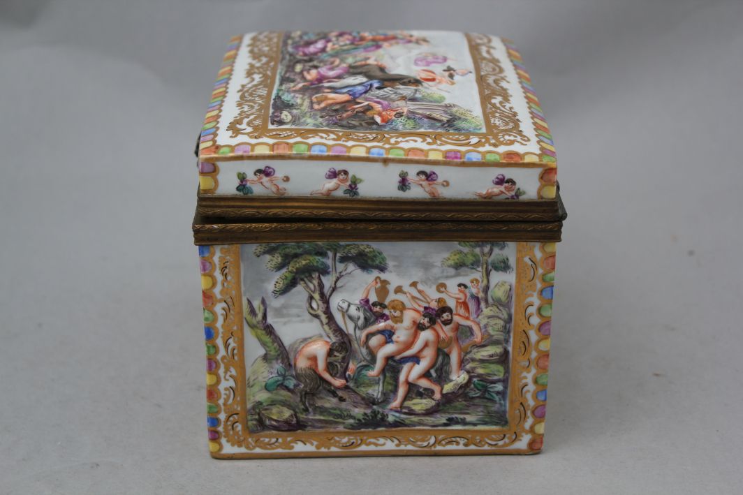 A Richard Ginori Capo di Monte style casket and cover, typical relief moulded and enamelled with - Image 4 of 7