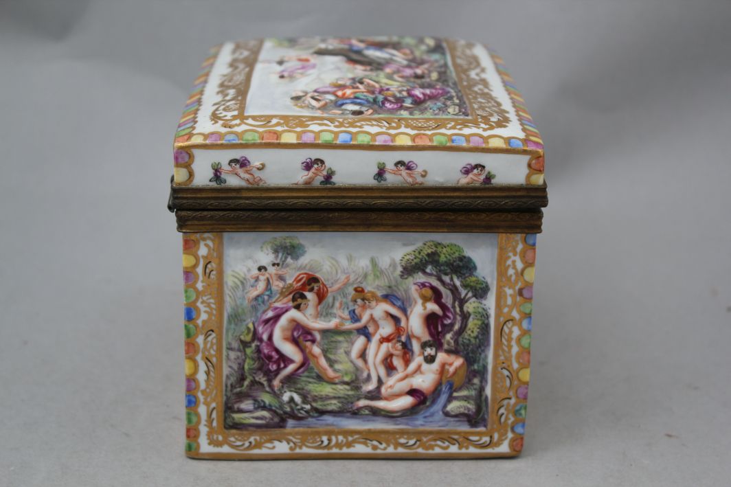 A Richard Ginori Capo di Monte style casket and cover, typical relief moulded and enamelled with - Image 6 of 7