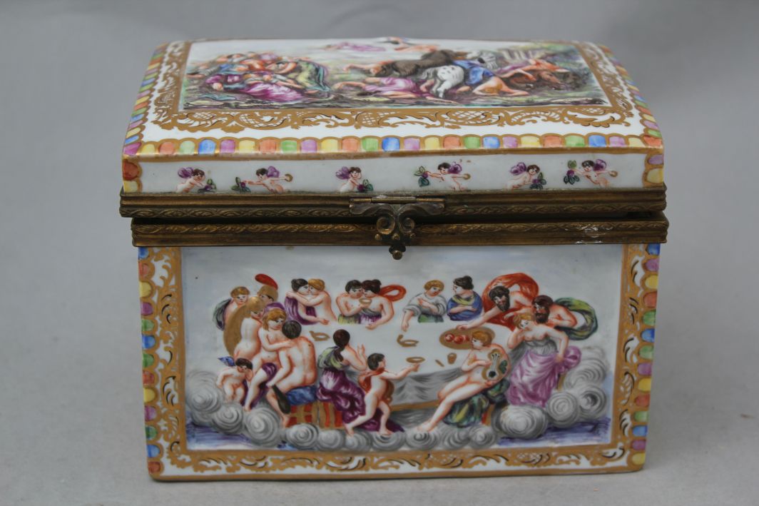 A Richard Ginori Capo di Monte style casket and cover, typical relief moulded and enamelled with - Image 3 of 7