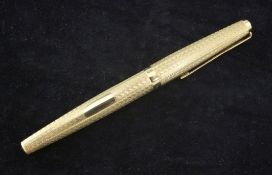 An 18ct gold Parker Presidential fountain pen, with chevron engine turned decoration, 5.25in.,