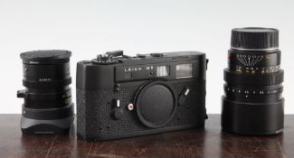 A Leica M5, black, 1290249, together with a Leitz Elmarit-M 1.2 and another Leitz Summilux-M 75mm