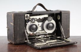 A Dr Rudolf Krugener stereoscopic camera, together with two stereoscopic card viewers and a small