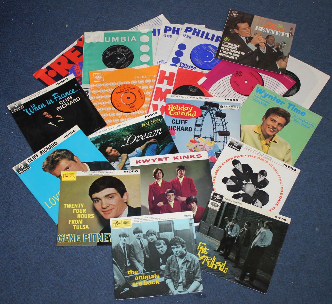 Rock and pop memorabilia, includes various signed photographs and 45rpm singles, autographs by Chuck - Image 2 of 8