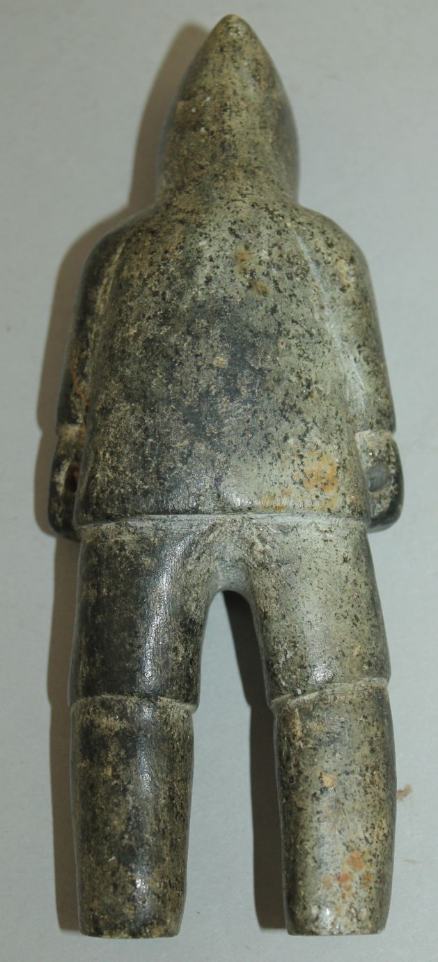 An Inuit carved soapstone figure of a male standing, wearing a thick coat and hood, 5.25in. - Bild 3 aus 4