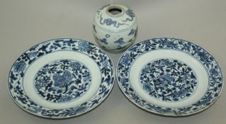A Chinese late Ming blue and white ovoid jar and a pair of Kangxi blue and white plates, 17th / 18th