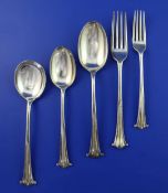 A part suite of George V silver onslow pattern flatware, comprising twenty six items, Kemp Brothers,
