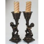 Pareja de grandes candeleros con amorcillos de bronce patinado
48 cm
300 - 400 €
