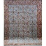 Alfombra persa de seda, campo con motivos florales
285 x 215 cm
500 - 700 €