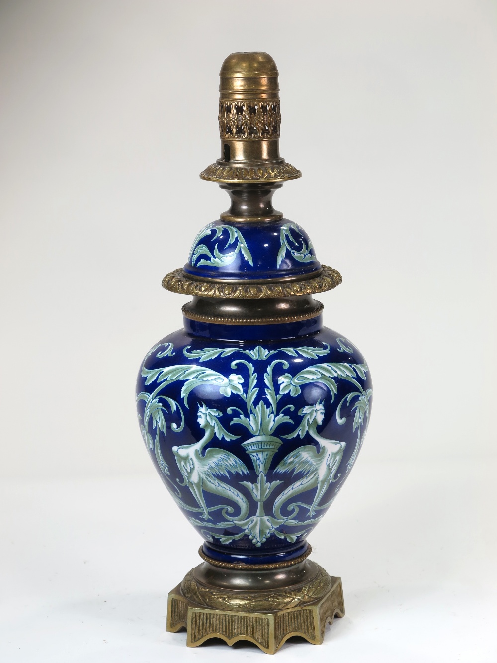 Quinqué francés de loza azul y blanca y bronce, Napoleón III, S.XIX
55 cm
150 - 200 €