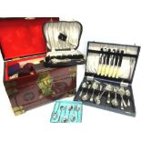 A QUANTITY OF ASSORTED COSTUME JEWELLERY ITEMS housed in a large Asian style jewellery box; with