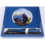 [OO GAUGE]. A HORNBY / ROYAL DOULTON NO.R649, L.N.E.R. TRAIN PACK limited edition 663/3000,