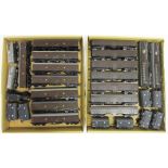 [OO GAUGE]. TWENTY-EIGHT ASSORTED G.W.R. WAGONS by Lima, Mainline and others, including seven Siphon
