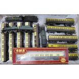 [OO GAUGE]. A G.W.R. COLLECTION comprising a Hornby No.R392, G.W.R. Class 38xx 4-4-0 tender