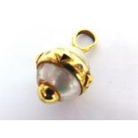 A MOTHER OF PEARL & DIAMOND 18 CARAT GOLD PENDANT the mother of pearl hemispheres with a gold