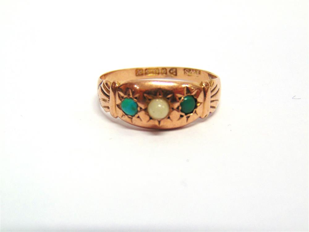 A 9CT GOLD TURQUOISE AND SIMULATED PEARL RING Chester 1907, finger size Q, 1.9g gross