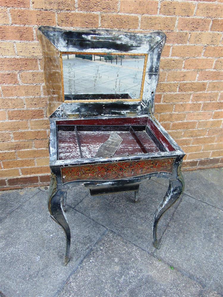 A 19TH CENTURY FRENCH BOULLE SERPENTINE TOPPED WORK TABLE,  the hinged lid opening to reveal a - Image 2 of 5