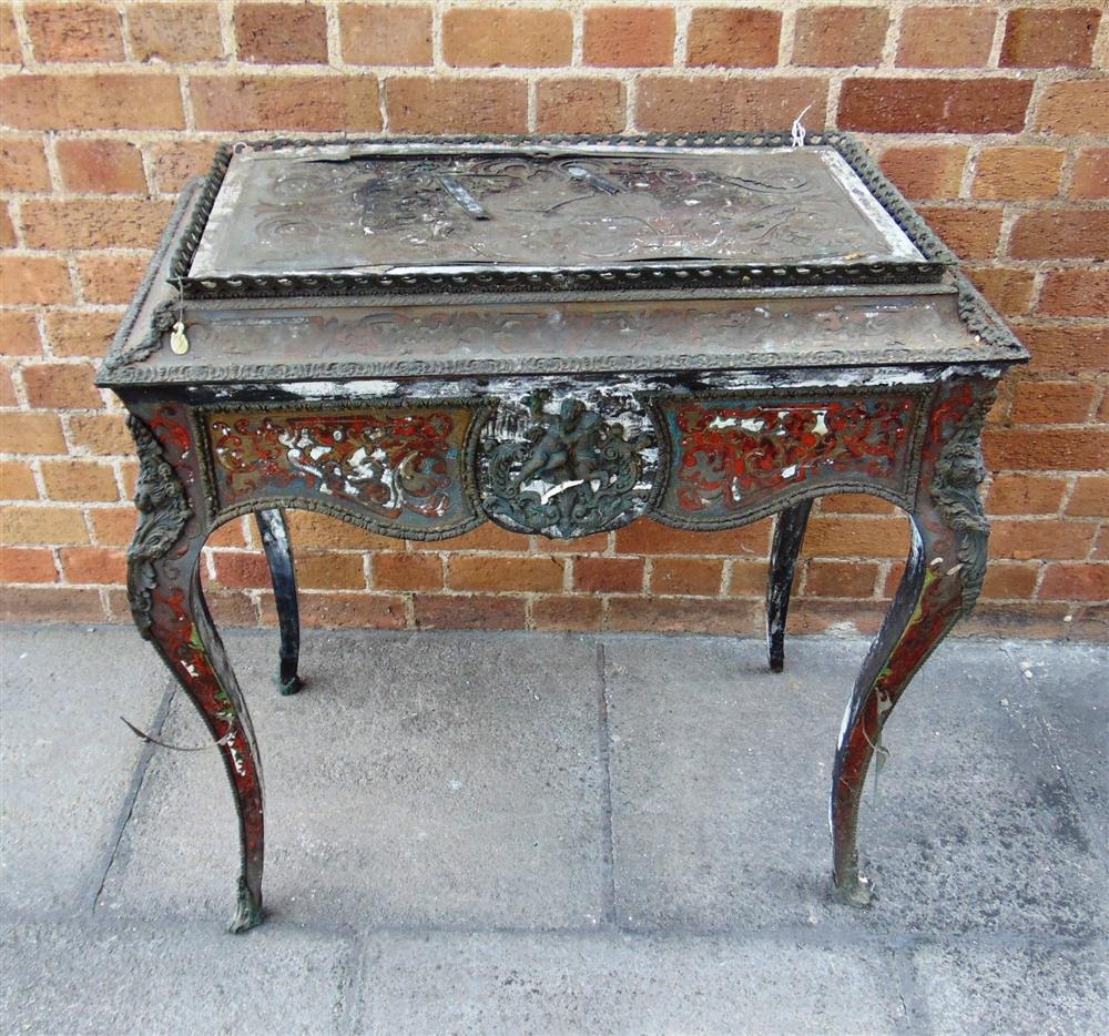 A 19TH CENTURY FRENCH BOULLE JARDINIERE TABLE,  the galleried caddy shaped top with lift out section