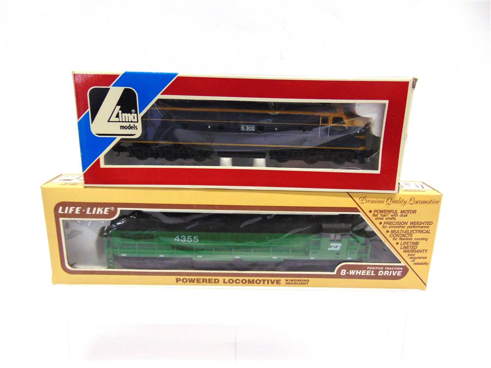 [HO GAUGE]. TWO NORTH-AMERICAN OUTLINE LOCOMOTIVES by Life-Like and Lima, each boxed.