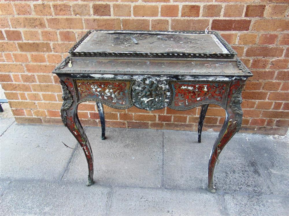 A 19TH CENTURY FRENCH BOULLE JARDINIERE TABLE,  the galleried caddy shaped top with lift out section - Image 2 of 5