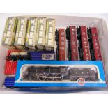 [OO GAUGE]. A MISCELLANEOUS COLLECTION comprising an Airfix No.54120, L.M.S. Class 6P/7P 4-6-0