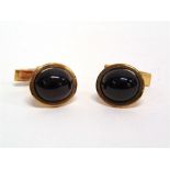 A PAIR OF 9 CARAT GOLD GARNET CABOCHON CUFFLINKS 12.7g gross