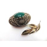 A DANISH SKONVIRKE GREEN AGATE BROOCH stamped '830s' and 'H.F.', possibly for H. Fischer, 5.7cm