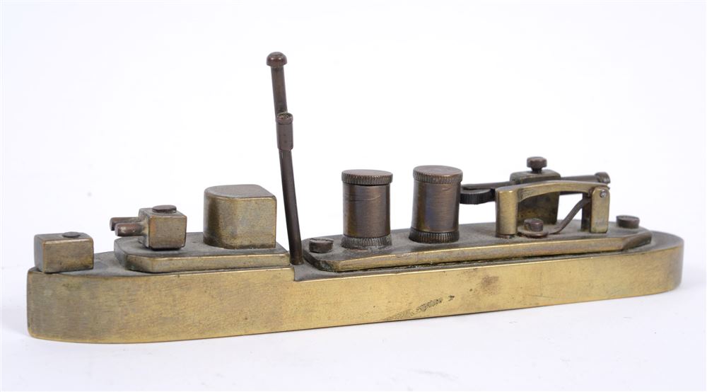 GREAT WAR - A  FINE SOLID BRASS SHIP'S WORKSHOP MADE 'TRENCH ART' TABLE LIGHTER  in the form of a