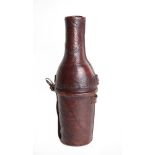 19TH CENTURY - CRIMEA - A BRITISH OFFICER'S PRIVATE PURCHASE LEATHER COVERED BOTTLE AND CUP CASE