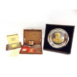 A JOHN PINCHES 'CHURCHILL CENTENARY' COMMEMORATIVE SILVER PLATE with a 24ct gold plated relief