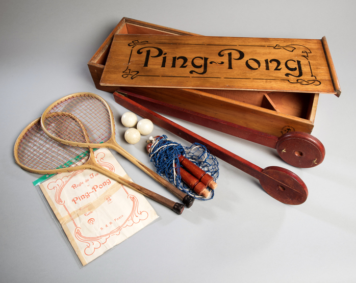 A French wooden- boxed set of “Ping-Pong” by S. & B.