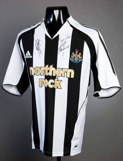 A Newcastle United replica jersey signed by club legends Kevin Keegan & Alan Shearer,