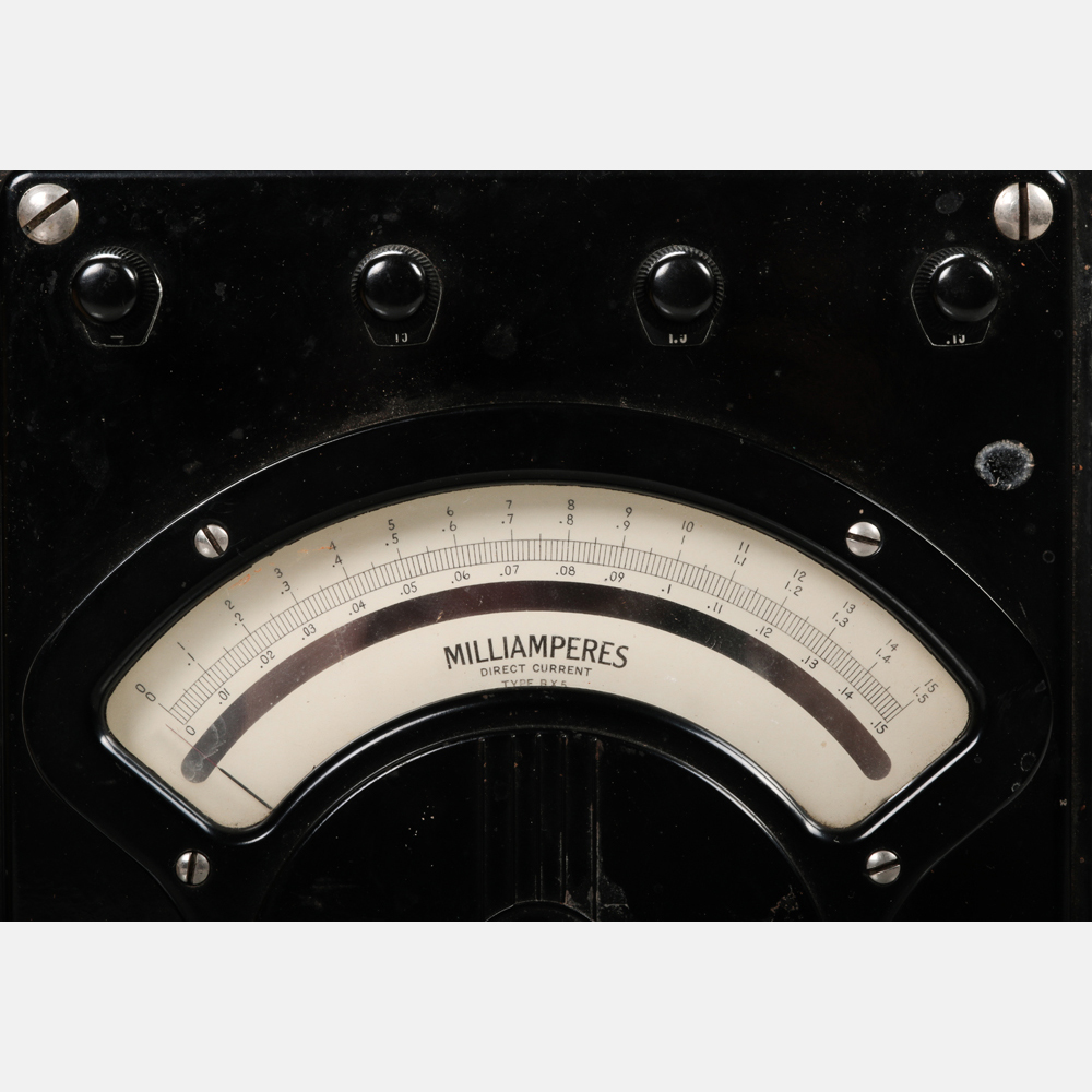 A Portable Direct-Current Milliammeter by Westinghouse, 20th Century. Serial number 2396568. H: - Image 4 of 7