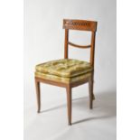 Coppia di sedie in legno di ciliegio, Veneto, inizio del XIX sec.,  H cm 90, Stima € 150 – 250
