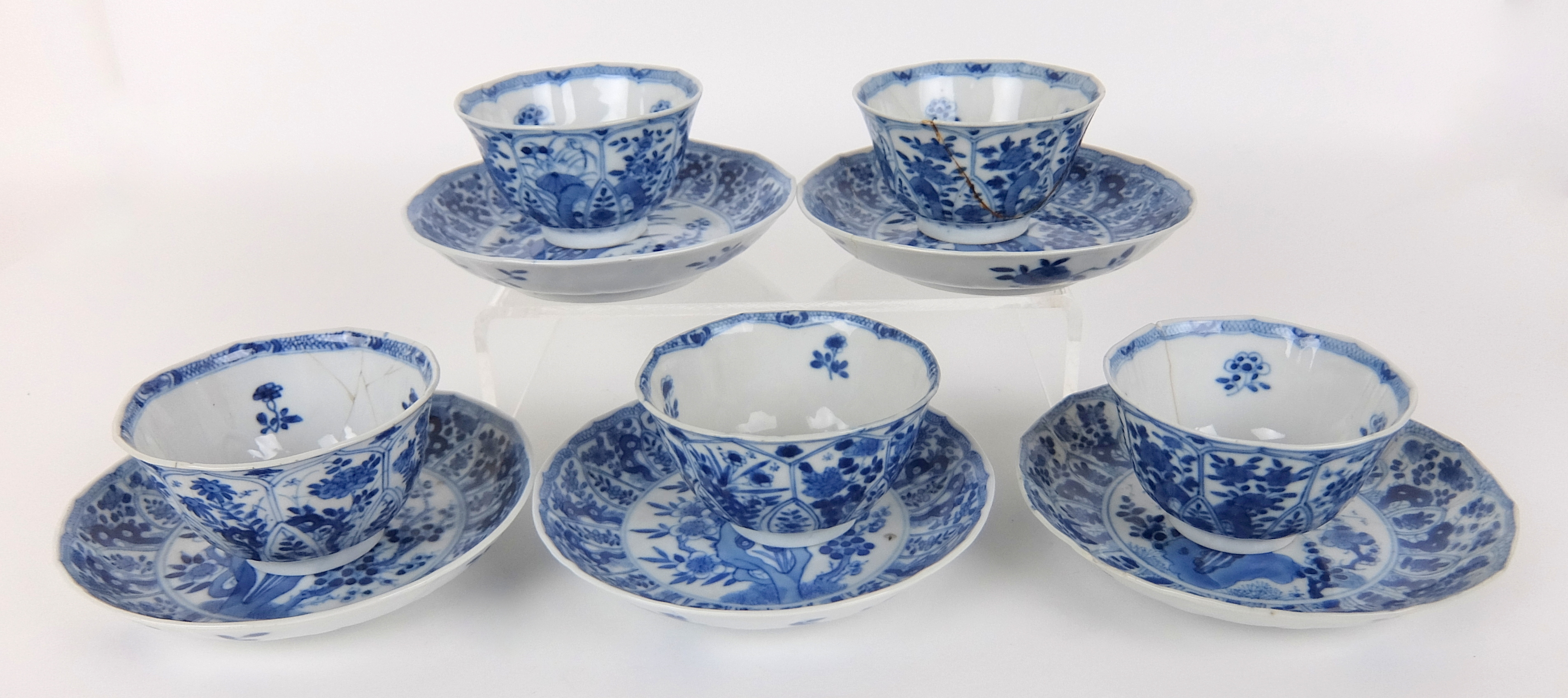 A set of twelve Chinese blue and white lobed teabowls and ten matching saucers painted with - Image 3 of 11