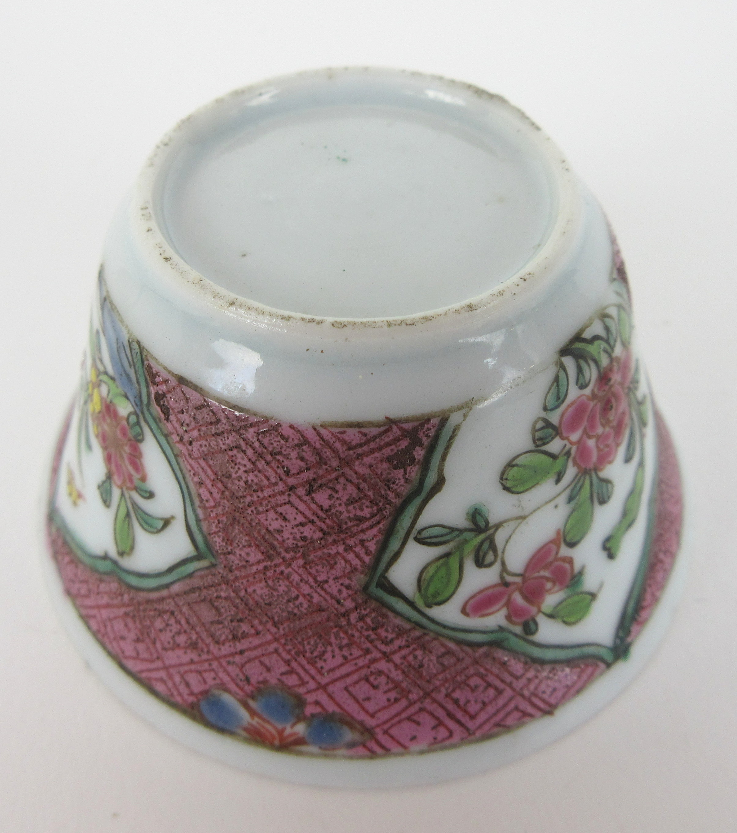 A pair of Chinese Imari tea bowls painted with birds and foliage, 6cm diameter, two gold ground - Image 8 of 13