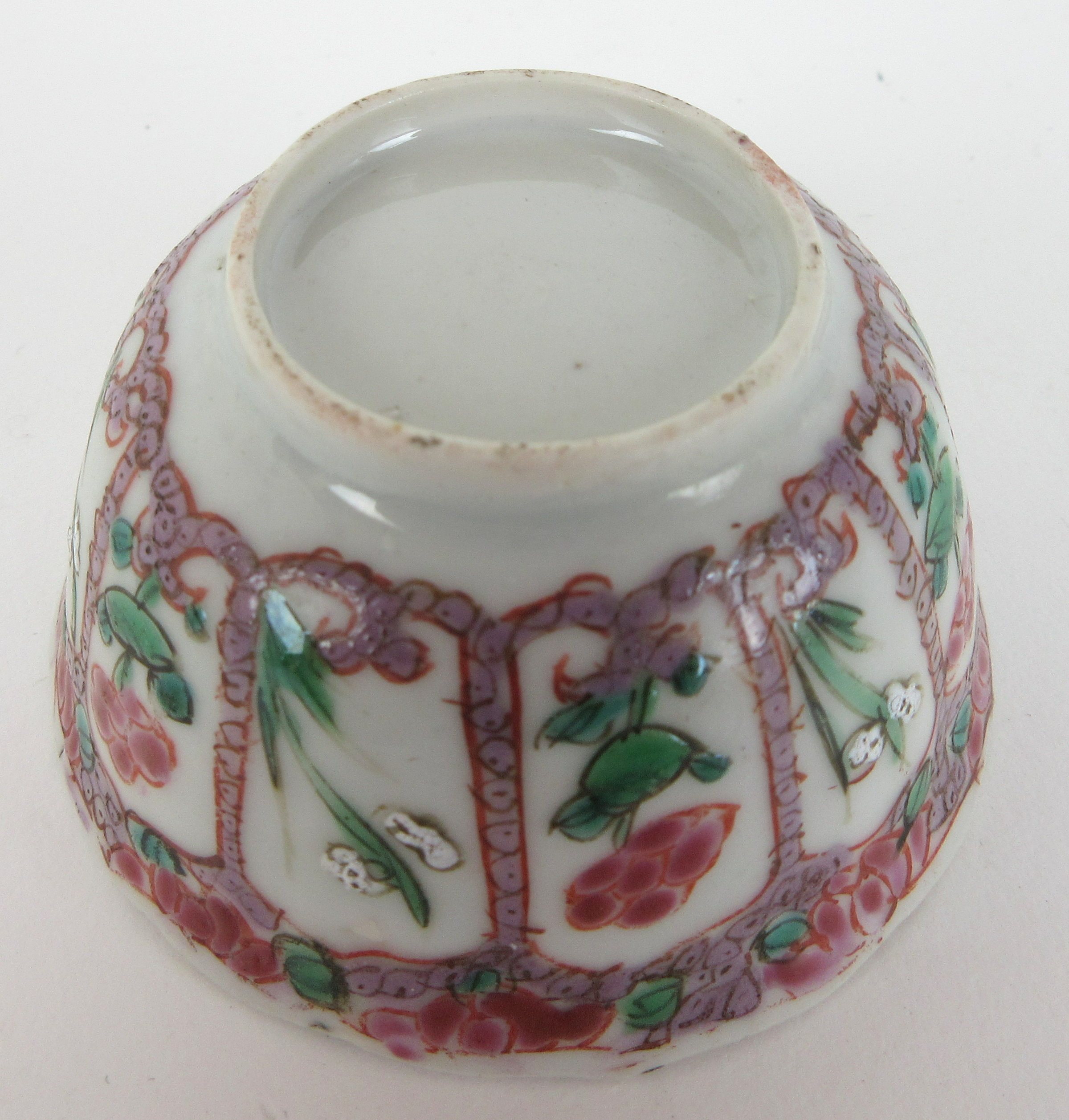 A pair of Chinese Imari tea bowls painted with birds and foliage, 6cm diameter, two gold ground - Image 9 of 13