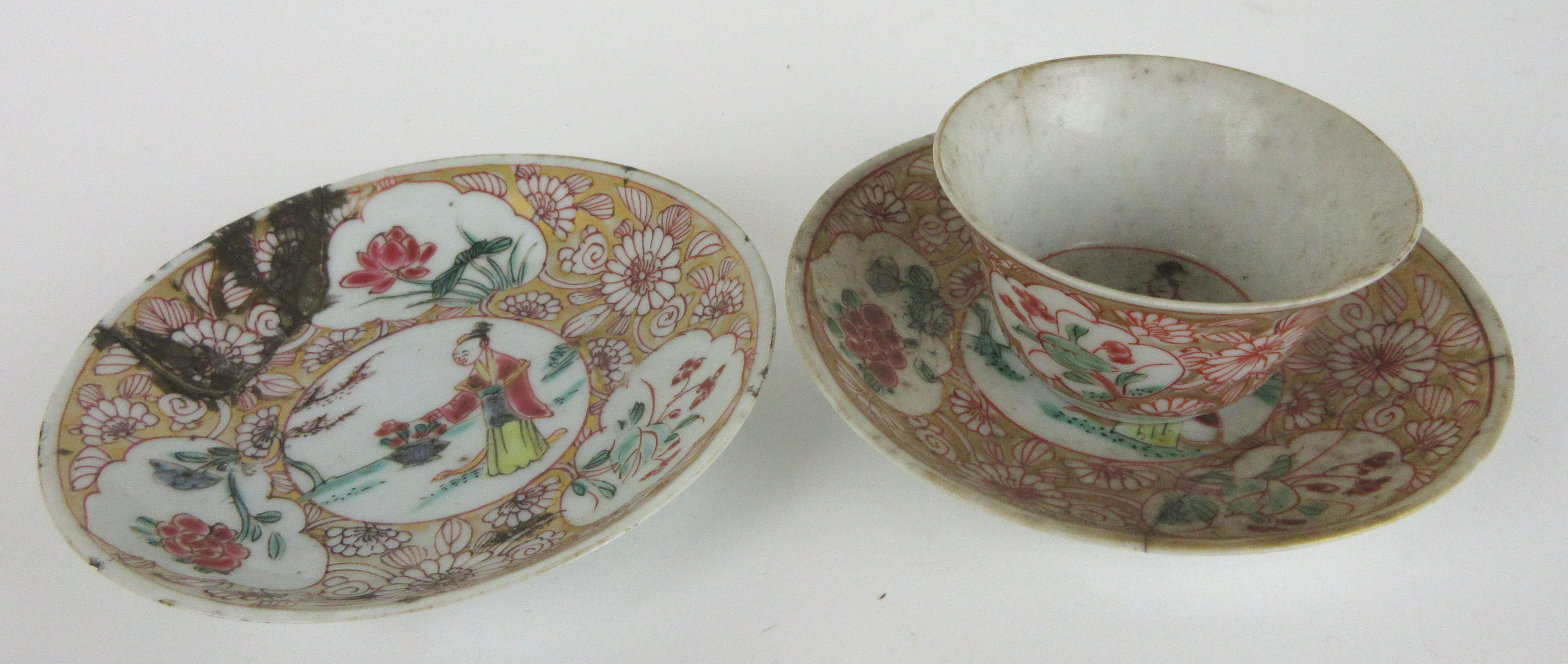 A pair of Chinese Imari tea bowls painted with birds and foliage, 6cm diameter, two gold ground - Image 10 of 13