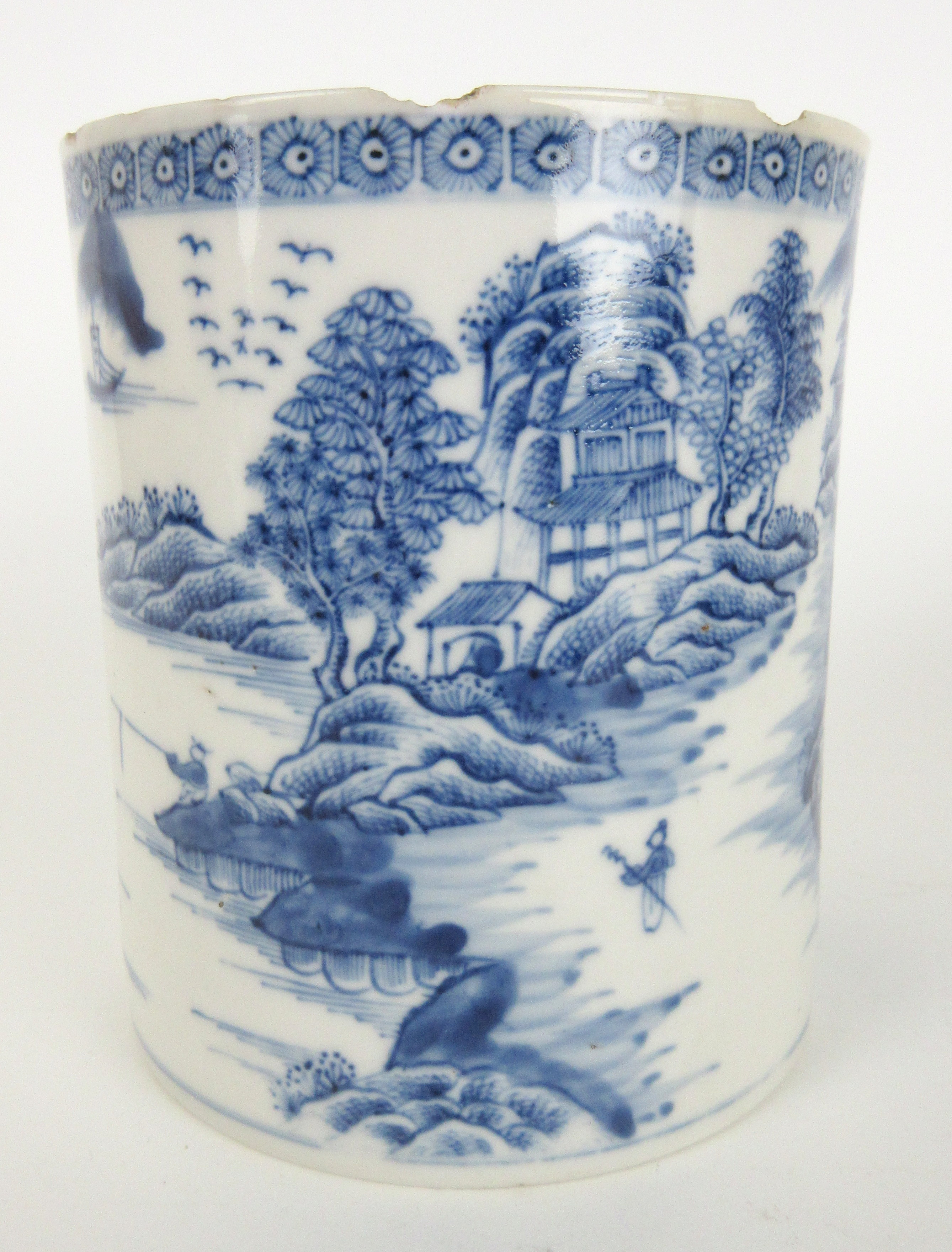 A Chinese export blue and white mug painted with an extensive landscape (damages), Qianlong, 12. - Image 13 of 13