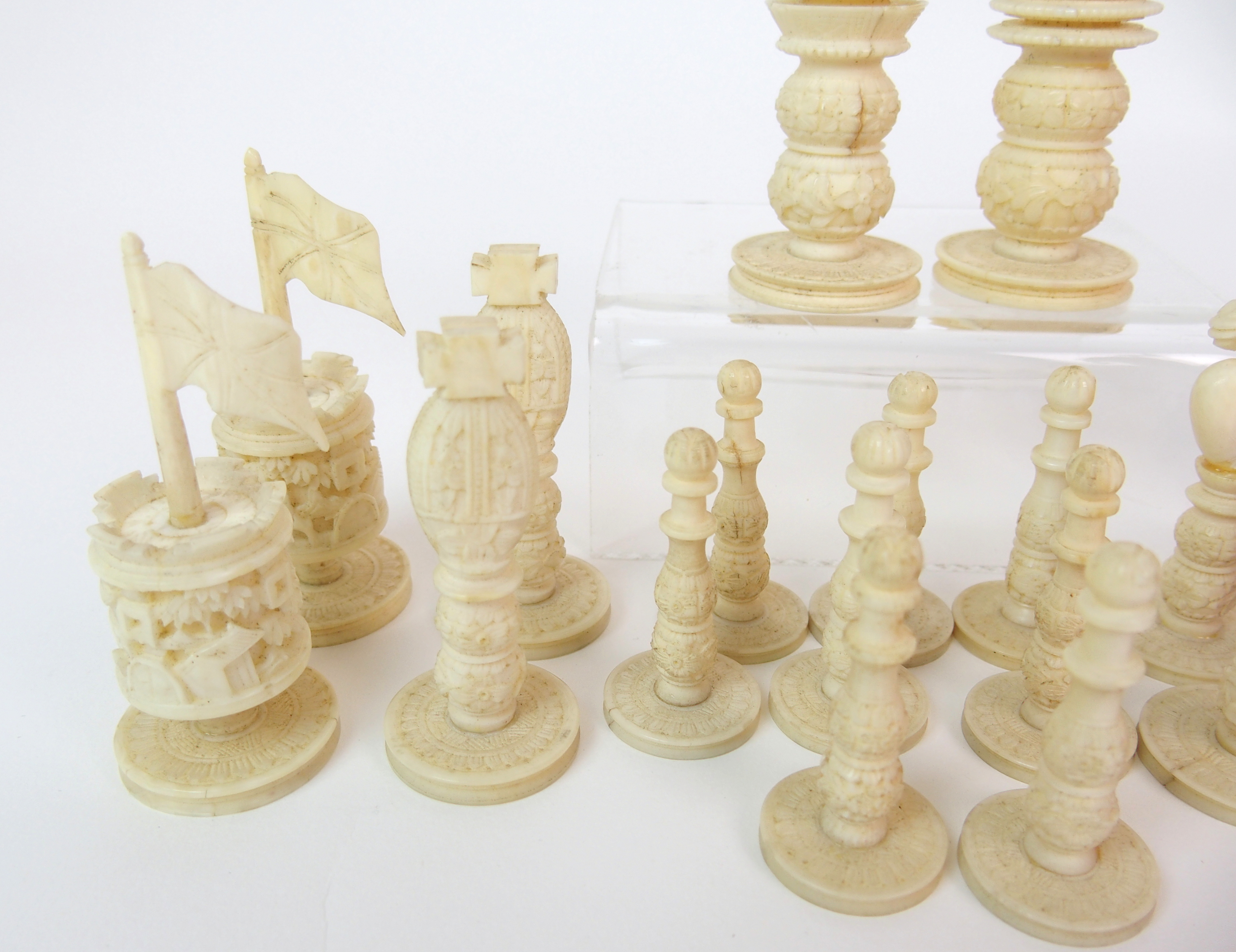 A Cantonese ivory chess set the King and Queen carved with pierced crown above double baluster - Image 2 of 10
