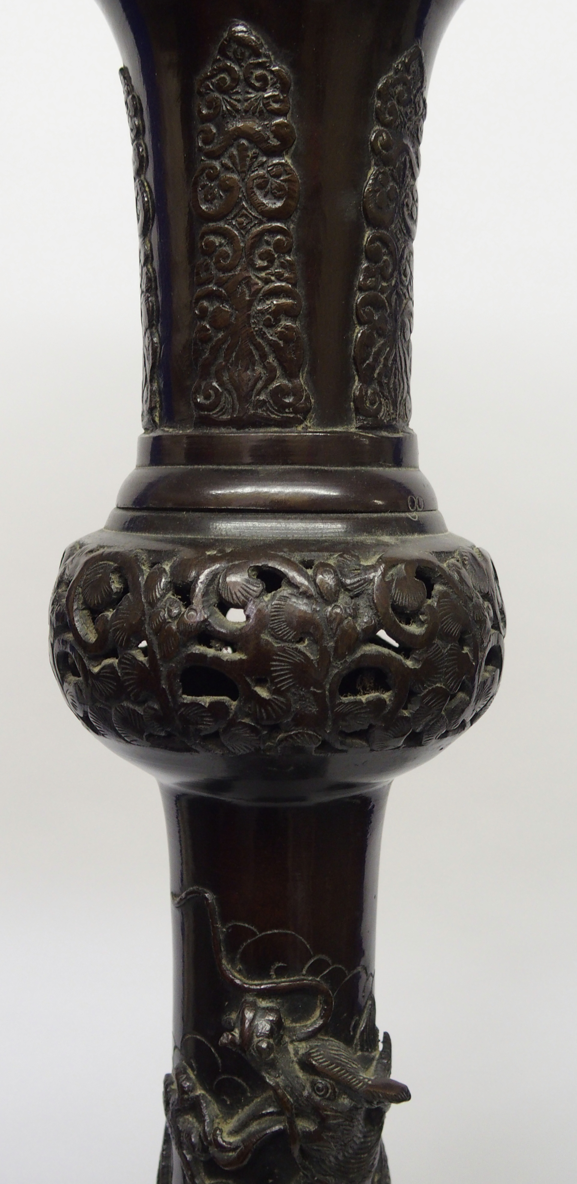 A large Japanese bronze oil lamp cast in sections with cranes, dragons, turtles, lappets, clouds and - Image 3 of 10