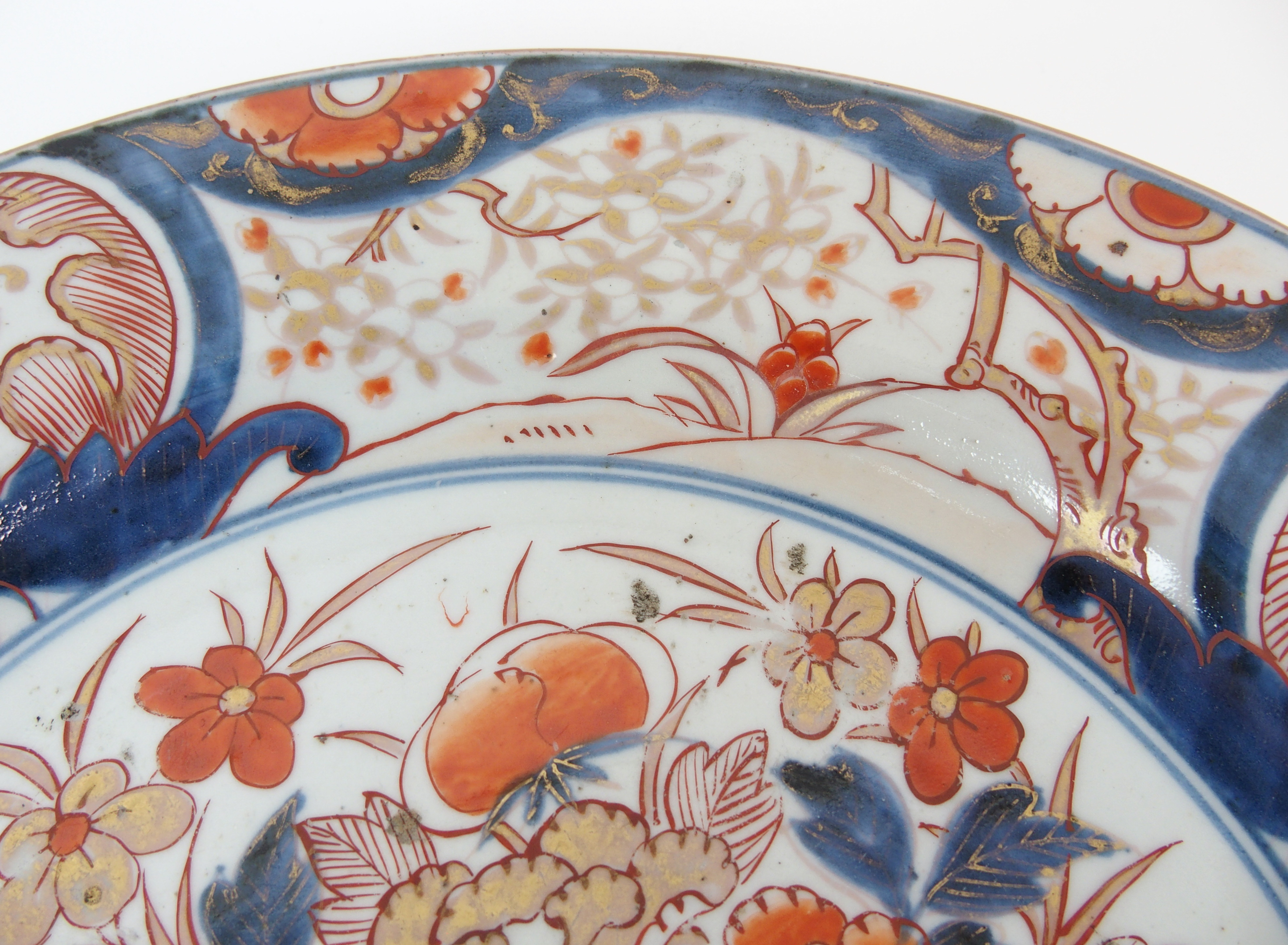An Imari dish painted with chrysanthemum within foliate scroll cartouches, 18th/19th Century, 30cm - Image 3 of 10