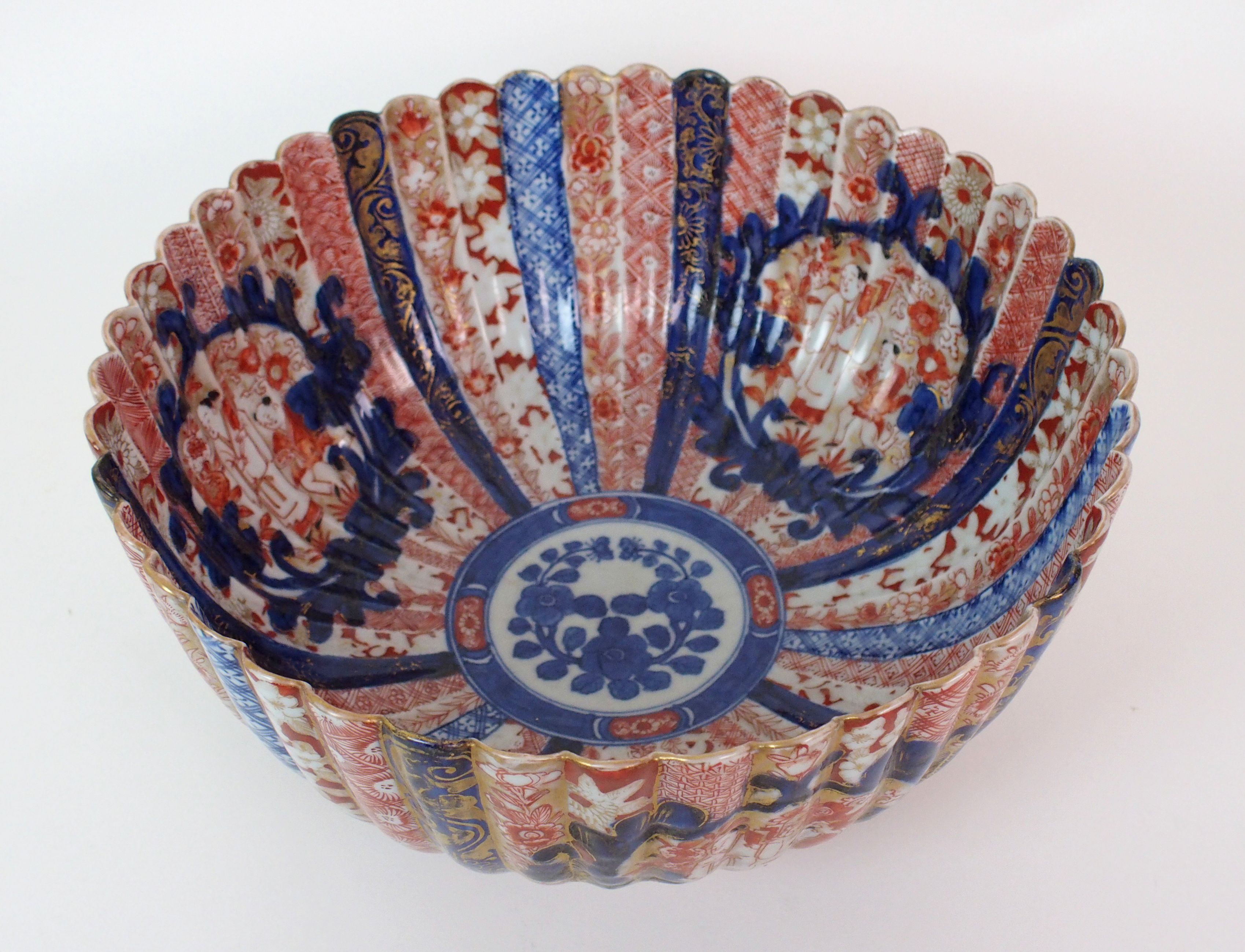 An Imari fluted fruit bowl painted with medallions of figures divided by diaper and foliate - Image 2 of 10