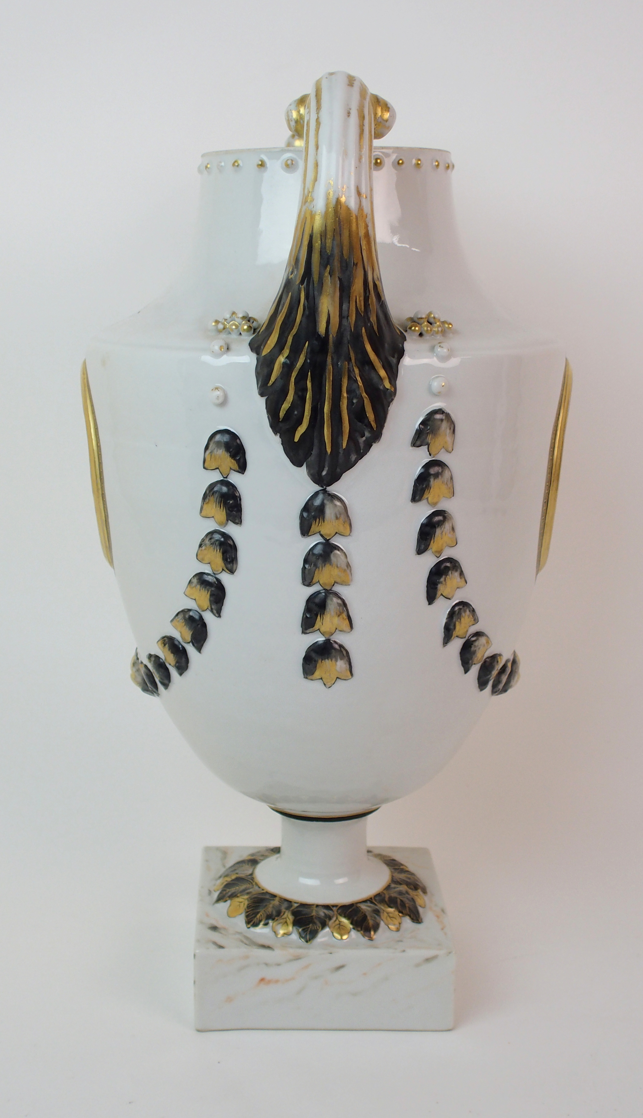 A Chinese export Neo classical two-handled urn and cover with bud finial laurel wreath, scroll - Image 8 of 10