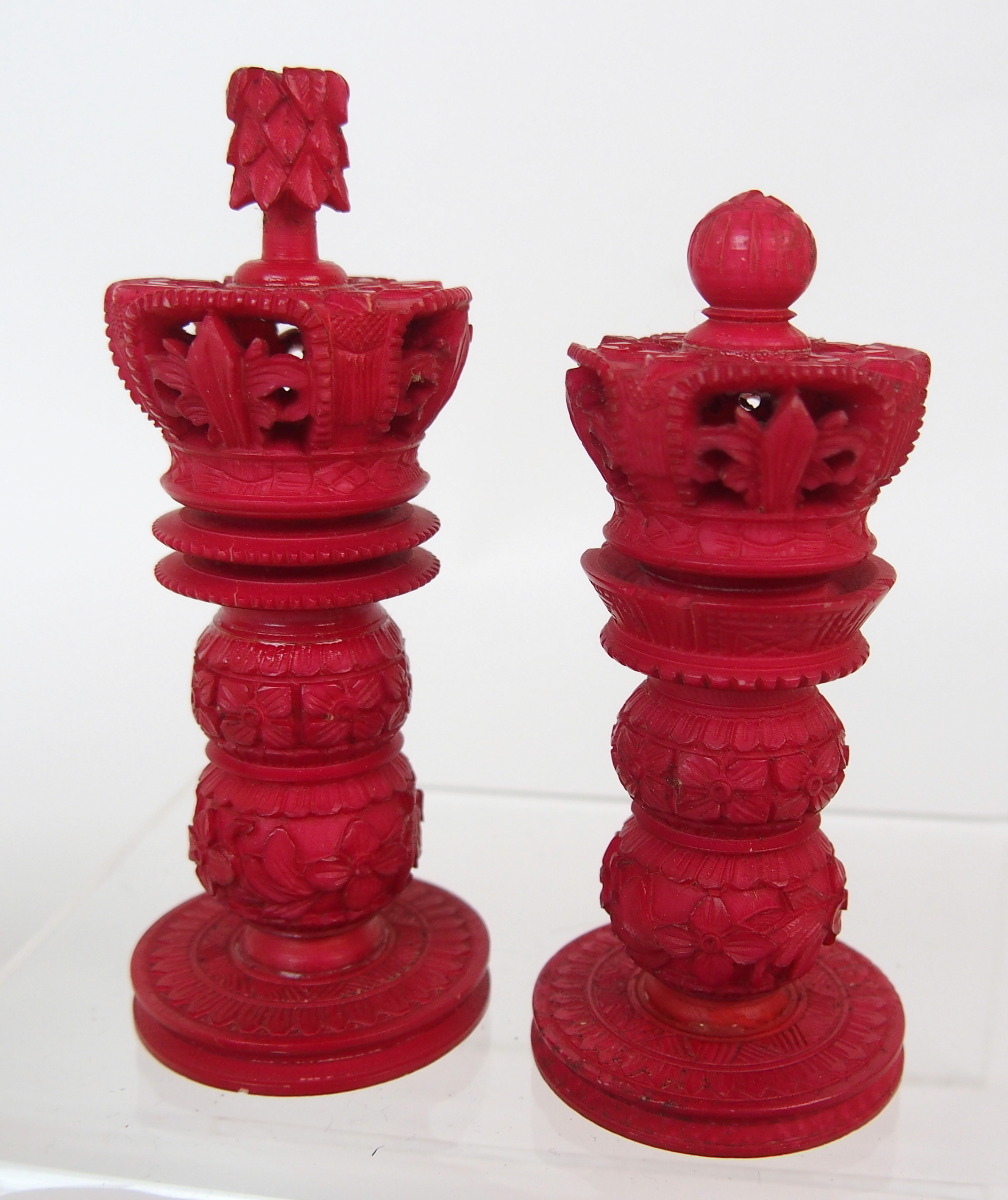 A Cantonese ivory chess set the King and Queen carved with pierced crown above double baluster - Image 5 of 10