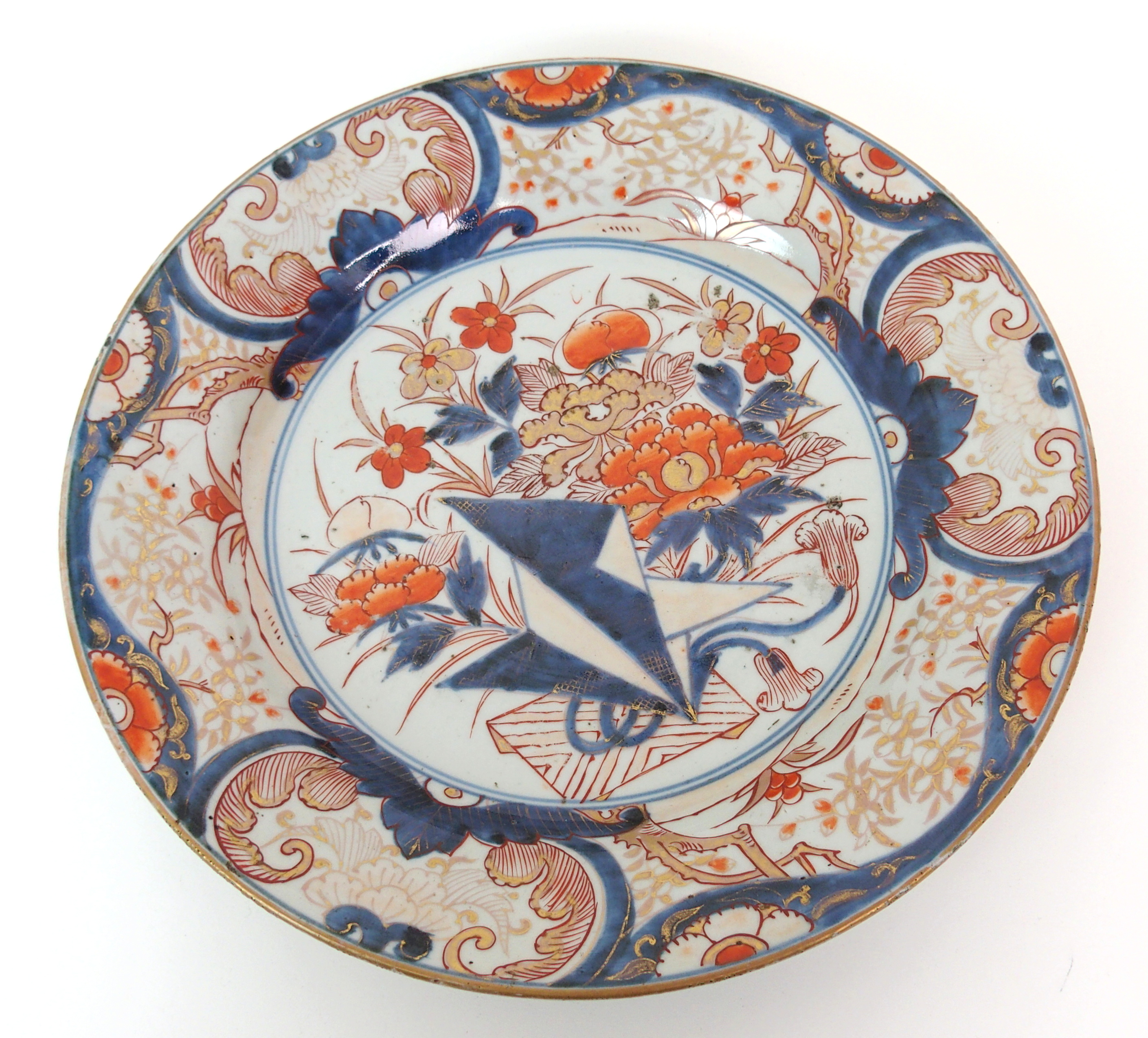 An Imari dish painted with chrysanthemum within foliate scroll cartouches, 18th/19th Century, 30cm