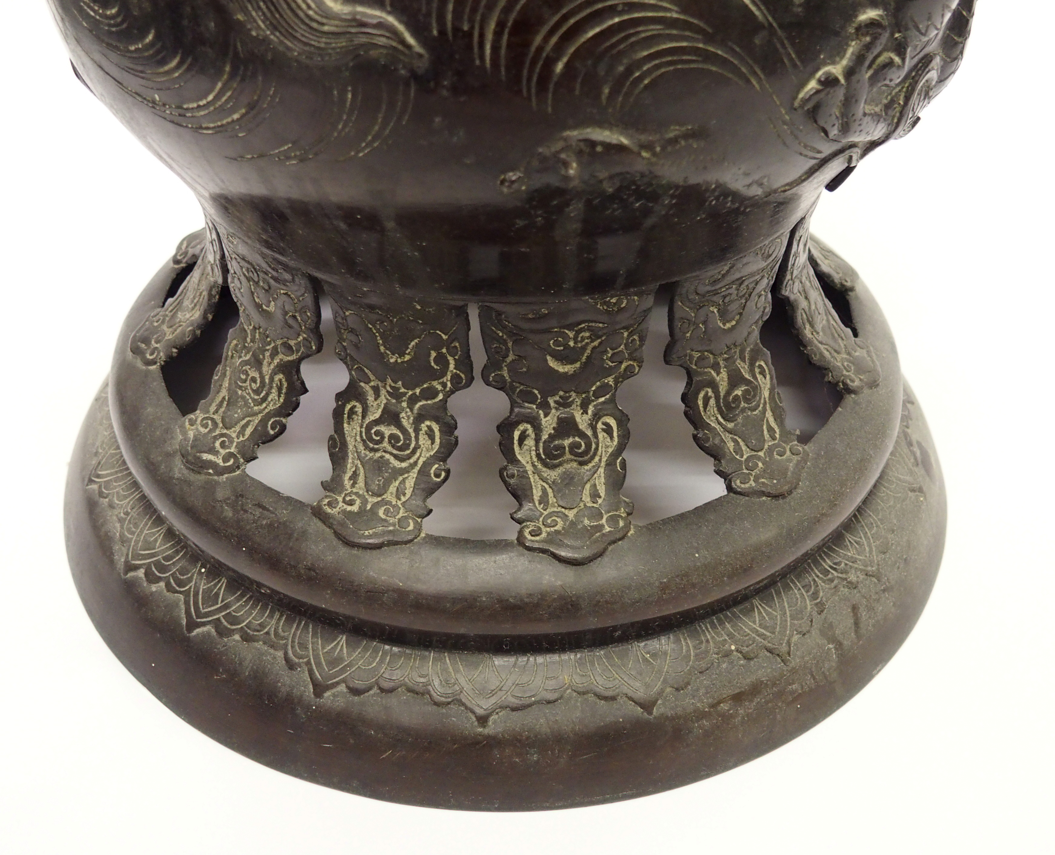 A large Japanese bronze oil lamp cast in sections with cranes, dragons, turtles, lappets, clouds and - Image 9 of 10