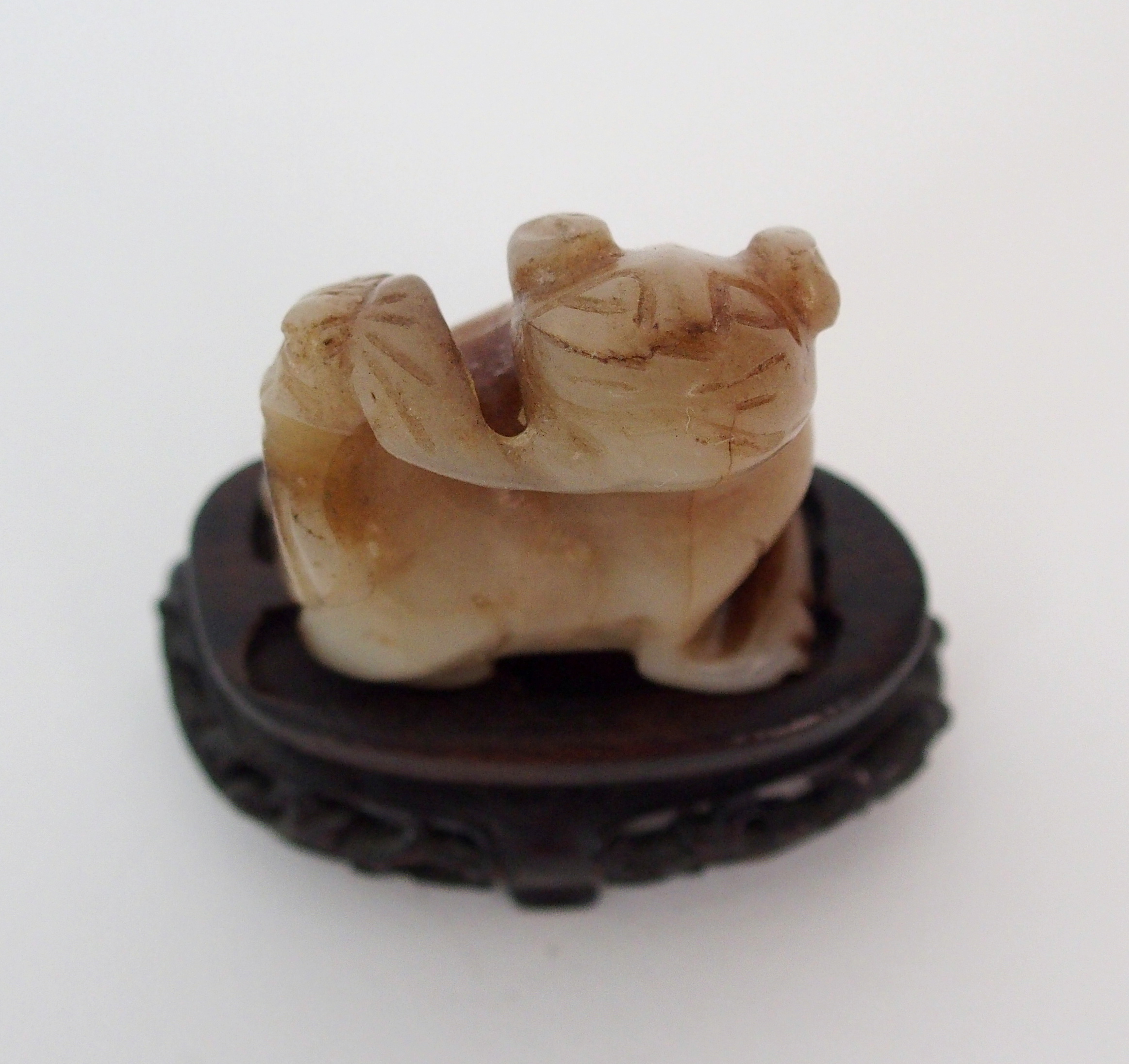 A Chinese jade carving of a feline and bat, 3cm high